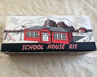 TRAIN SCHOOL HOUSE KIT