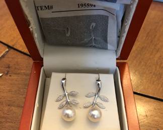 14 KT AND PEARL EARRINGS