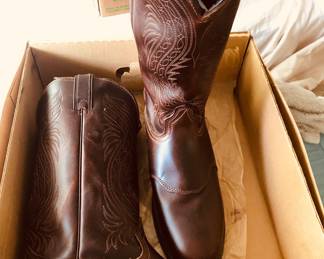 10 1/2 BOOTS NEW IN BOX BRAND LEHIGH