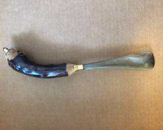 SHOE HORN