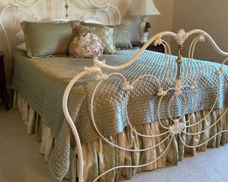 Queen Iron Scrolled Bed Pretty Style 
