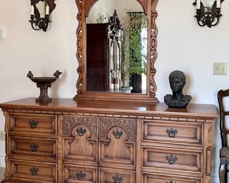 Large 10 drawer Dresser middle doors open to (4) more drawers