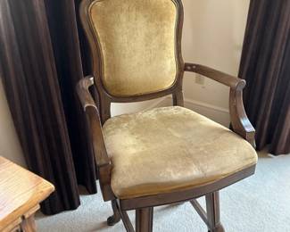 Bar Stool only one in as new Shape