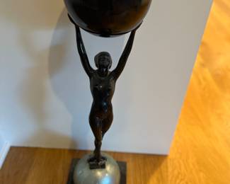 Art Deco spittoon? Ash tray?