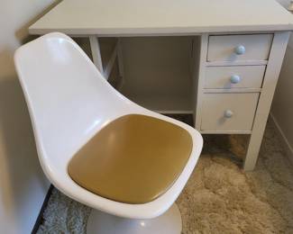 Vtg Knoll Style Tulip Chair & Student/Kids Desk +