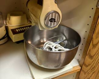 Sunbeam mixer blender 
Coffee grinder