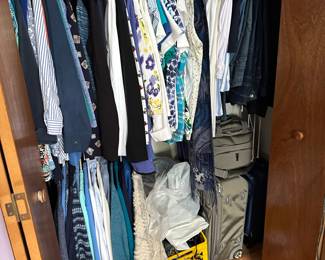 Women’s clothing size medium