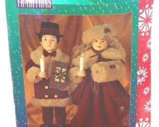 141 - Holiday Decor - Animated Victorian Couple by Traditions - in box
