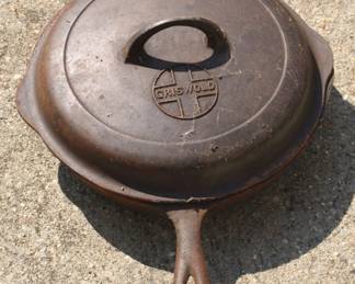 193 - Griswold Cast Iron Pan w/ Lid
