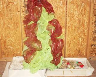 212 - Lot of Christmas Items
