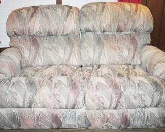 302 - Recliner Loveseat - 62" x 40" x 40"
