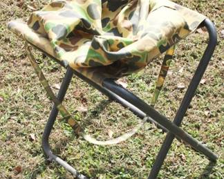 337 - Folding Hunting Seat - 13.5" x 14" x 17"
