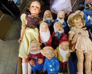 Snow White and Seven dwarfs figures