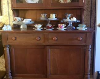 This is a married piece. Top not original to base. Sold separately. 