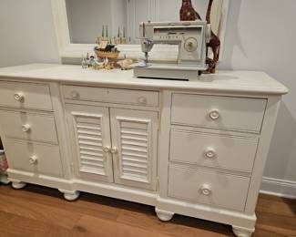 Lexington dresser, Singer sewing machine