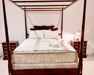 Vintage, Statton bedroom set includes a queen size bed, two nightstands and two tall boy dressers. All in excellent condition