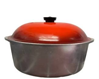 Lot 53  
Club Aluminum Dutch Oven Roaster with Lid