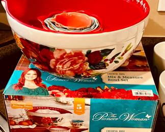 Pioneer Woman Mix and Measure Bowl set