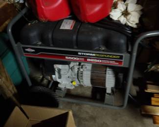 Brigges & Strattion Storm Responder 5500 Generator