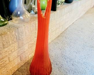 L.E. Smith swung vase MCM