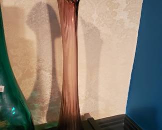 L.E. Smith swung glass vase