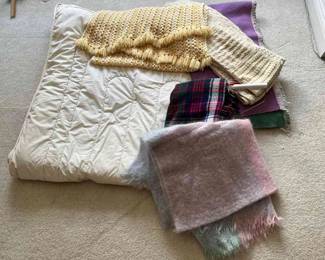 Comforter Variety of Blankets