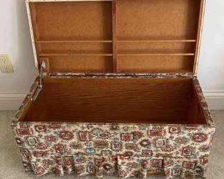MCM VinylCovered Storage Bench 