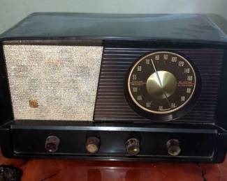 Vintage Wards Airline Tabletop Radio, Model 25 WG-15703