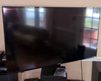 Westinghouse 55" LCD TV With Remote, Model WR55UX4019, Powers On
