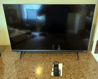 Vizio 32" LCD TV, Model D32FM-K01, With Remote, Powers On