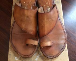 Free People 6.5 toe ring leather sandals, never worn.