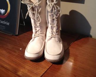 Suede high laced fleece lined winter boots, size 6.5