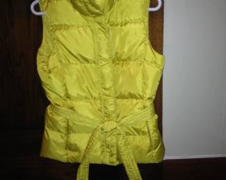 Down filled women's vest in golde