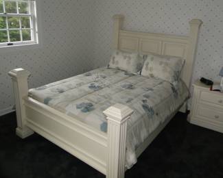 Full Size off White Four Post Bed  with mattress $250