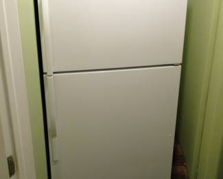 Kenmore Coldspot Refrigerator working fine $150 32 1/2x66