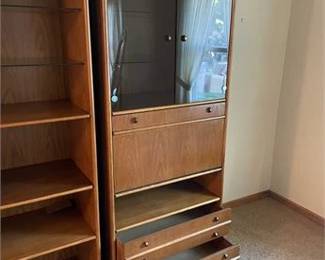 Lot 015   
Thomasville - Cabinet with Glass Doors