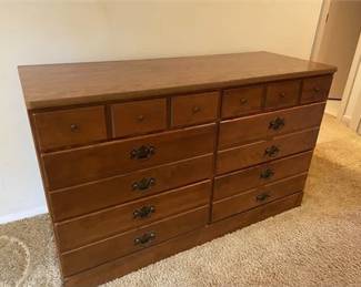 Lot 027   
Ethan Allen Dresser