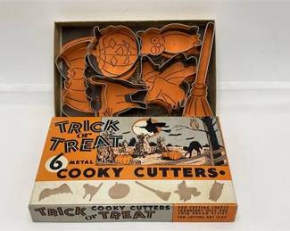 Lot 032   
RARE Halloween Set of “TRICK OR TREAT” Cookie Cutters