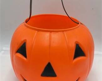 Lot 038  
1968 Empire Plastics Molded Pumpkin