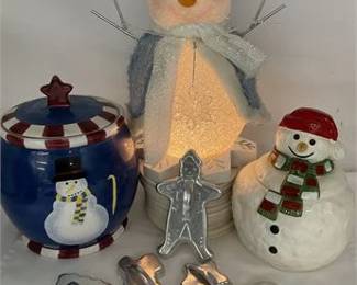 Lot 045   
Holiday Sparkle Snowman - Cookie Jars & Cutters