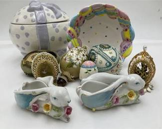Lot 057  
Vintage ARDALT Easter Bunnies & Hand-Beaded Eggs
