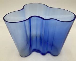 Lot 070  
Handcrafted Aalto IIttala Blue Crystal Vase