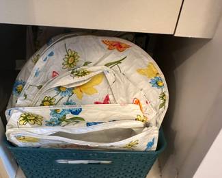 Zippered storage for China 