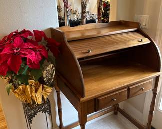 Roll top desk