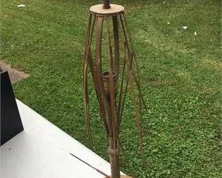 Lot 092   1 Bid(s)
Antique umbrella lamp base