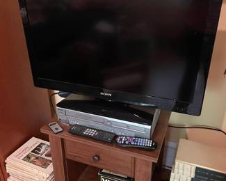Sony TV and VCR DVD combo and small side table
