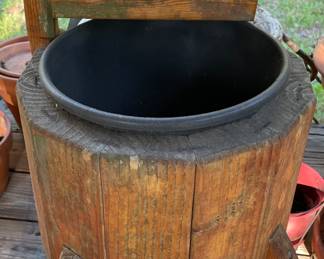 Antique hand-crank clothes-washing bucket