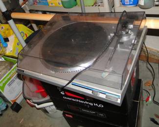 Hitahi Ht202 turntable $50