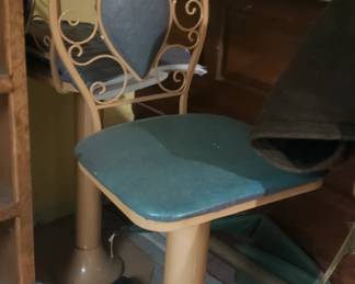 bar chairs set of 5 $20 came out of old Shakey's pizza on Broadway