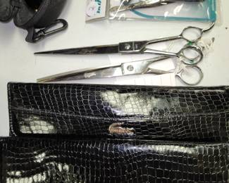 Crocodile dog grooming shears